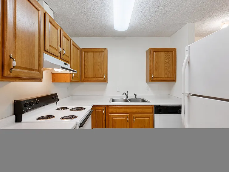 Raintree West Apartments — Photo 2