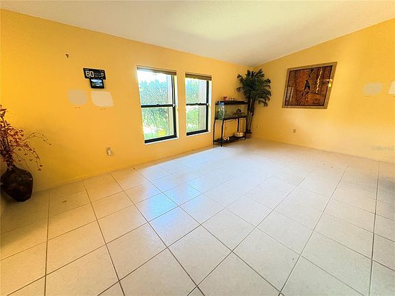 4th image of 12 Westgable Pl
