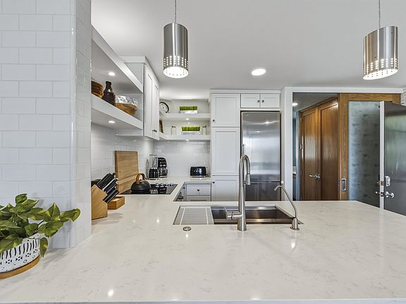 3rd image of 120 Hui Road F #F-g11