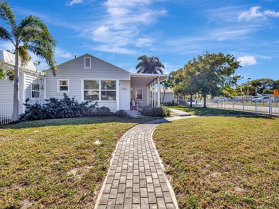 3rd image of 736 Rockland Drive
