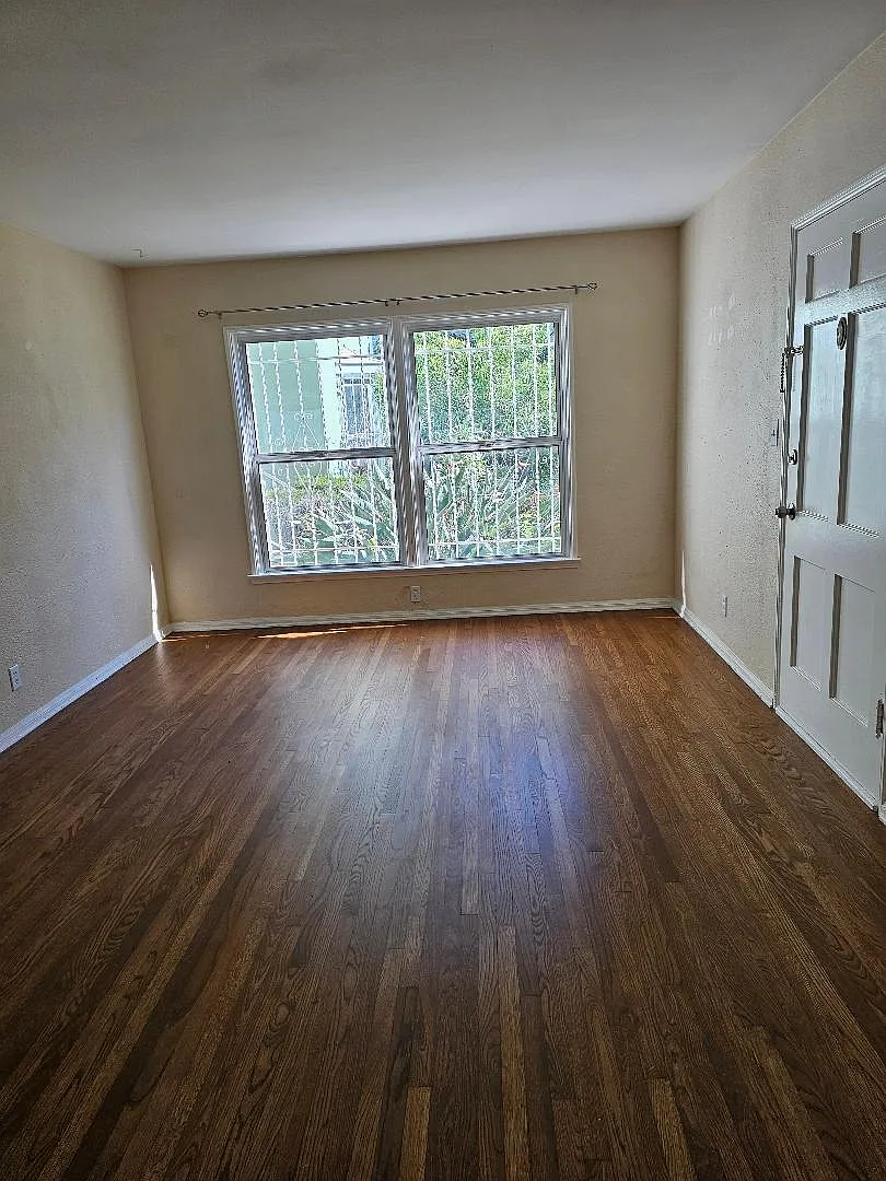 2 bed, 800 sqft, $2,300 — Photo 4