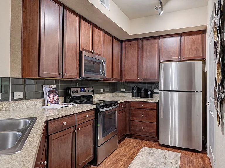 10422 Huebner Rd — Photo 6
