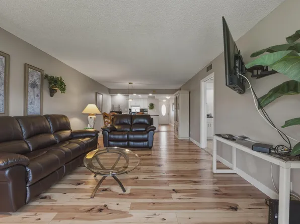 9420 S HOLLYBROOK LAKE Drive #304, Pembroke Pines, FL 33025