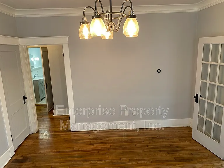 414 N Willett St — Photo 11
