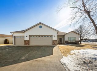 1152 Willow Run Ct, Waite Park, MN 56387