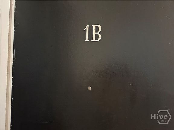 3rd image of 816 Drayton St APT 1B