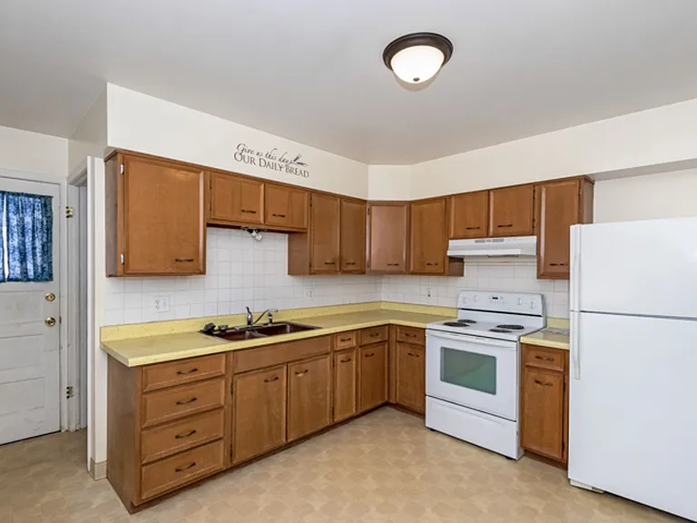 604 Tulane Dr — Photo 2