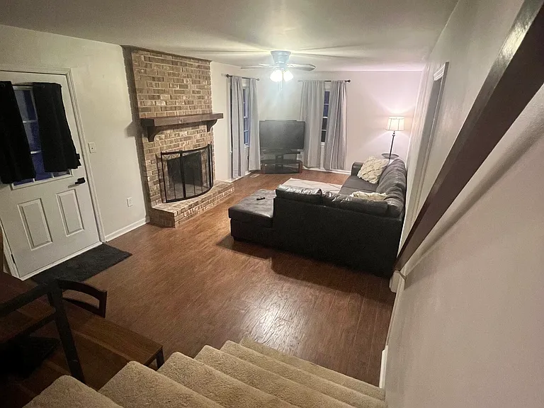527 University Cir — Photo 10