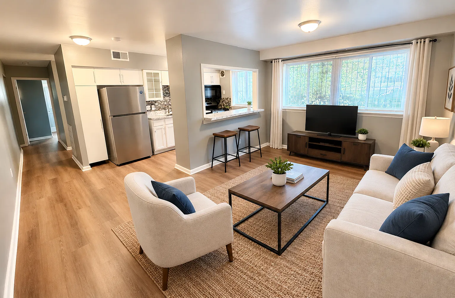 2 bed, 718 sqft, $1,650 — Photo 1