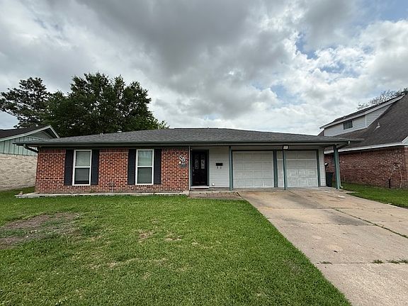 Another frontal view of this GREAT home