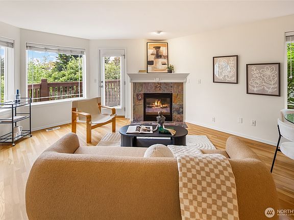 4th image of 2038 Franklin Avenue E