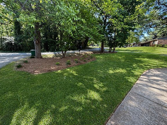 2nd image of 635 Meadowbrook Dr #A