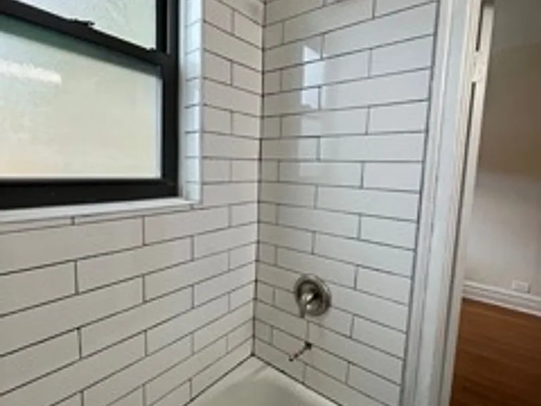 605 Hinman — Photo 32