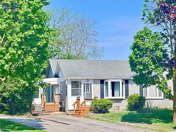 114 Wendy Ct, Kitchener, ON N2A 3T3