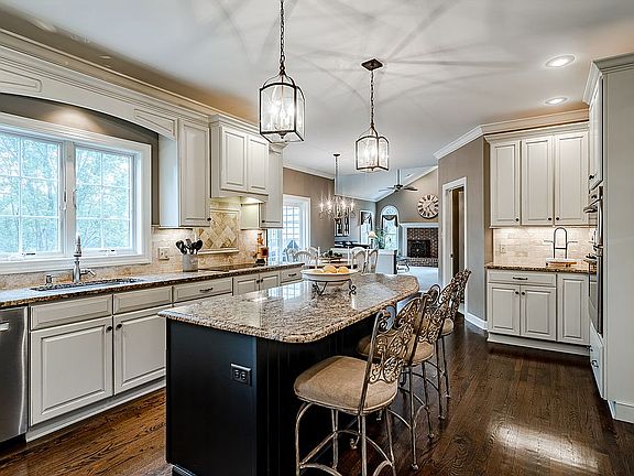 3rd image of 103 Aspen Dr