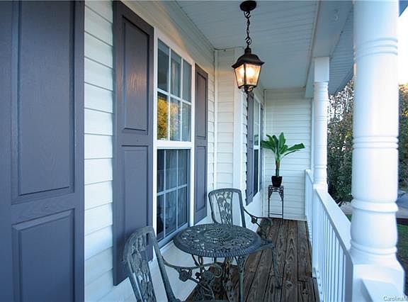 3rd image of 107 Currituck Ct