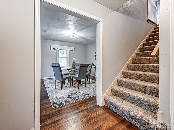 3rd image of 1419 Newton Ave