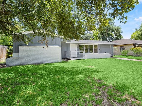 2nd image of 5834 Lyndhurst Dr