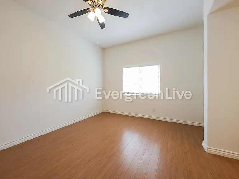 8094 W Beck Ln — Photo 14