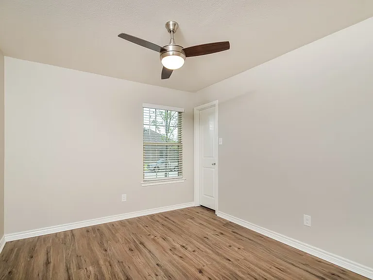 403 Gallop Dr — Photo 12