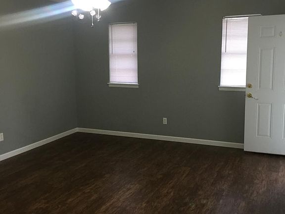 3rd image of 907 8th Ave