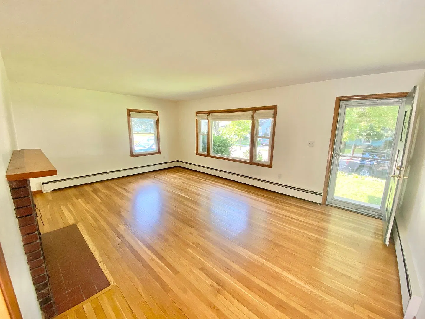 3 Bedroom House South End Neighborhood Burlington Available NOW — Photo 2