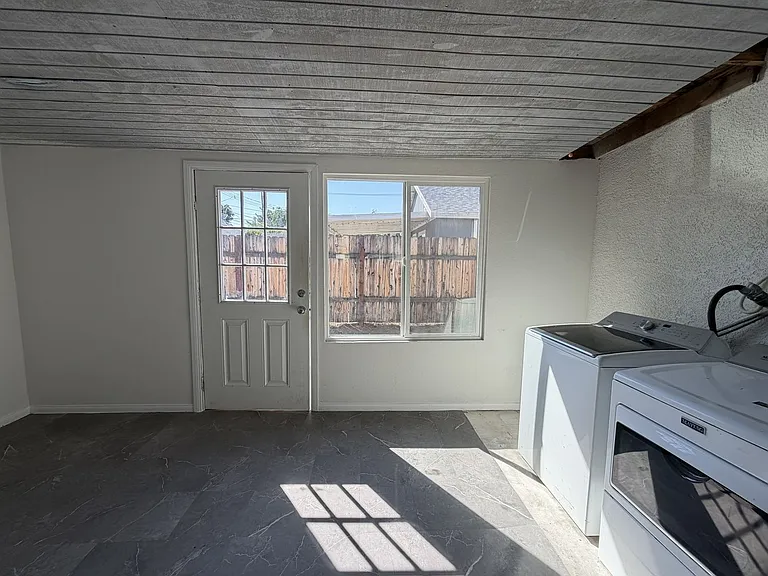 961 Western Ave — Photo 16