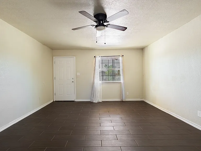 1385 Rivera Dr — Photo 9