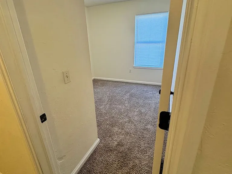 Renaissance Park Apartments — Photo 18