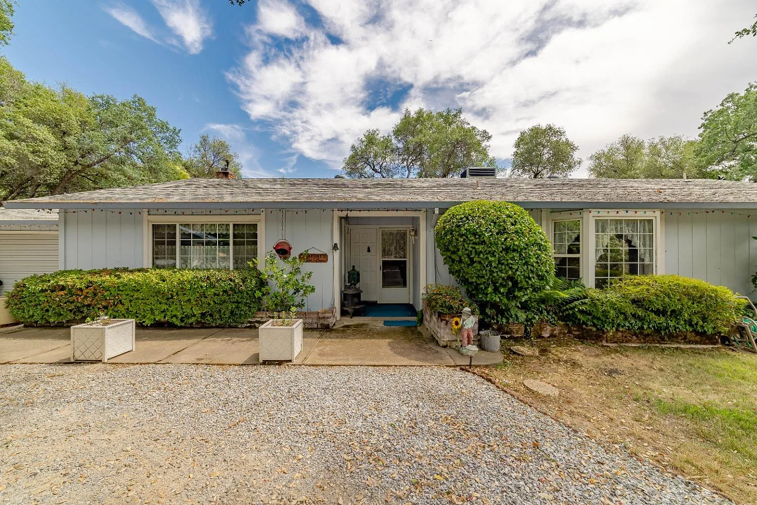 6320 Laurel Ln photo 1