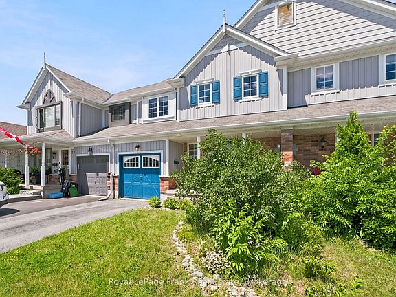 3rd image of 26 Fallingbrook Cres