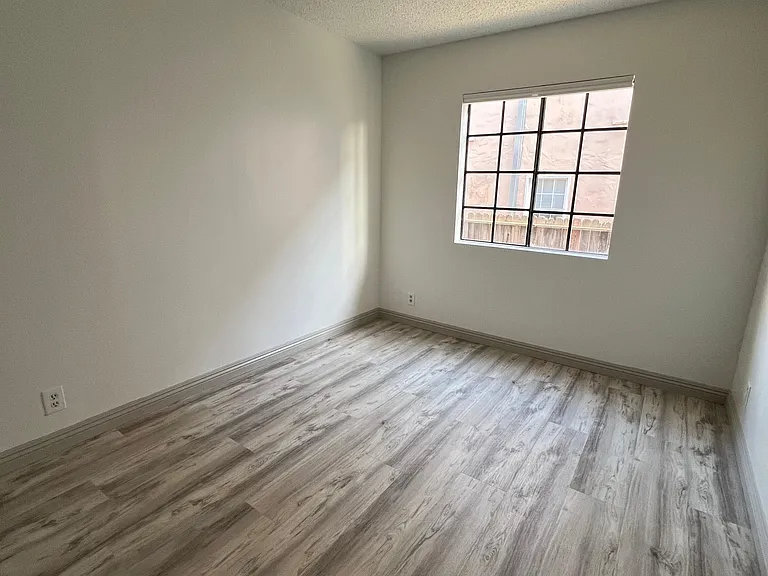 236 S Curtis Ave #E — Photo 10