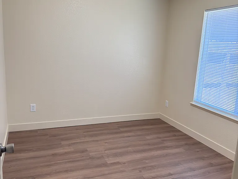 1400 Apple Ln — Photo 8