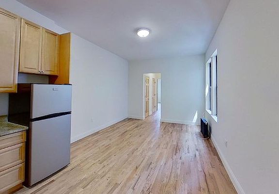 3rd image of 214 W 96th St APT 4I