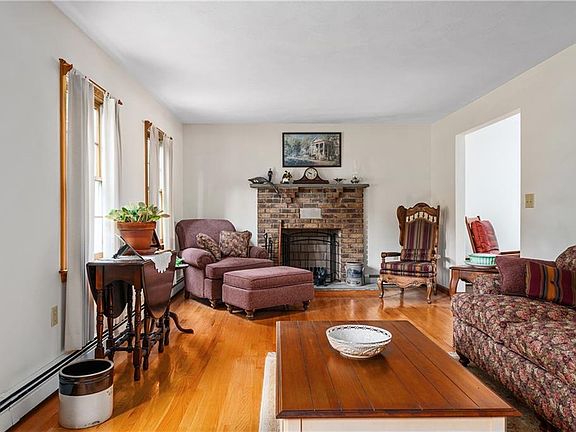 2nd image of 926 East Ave