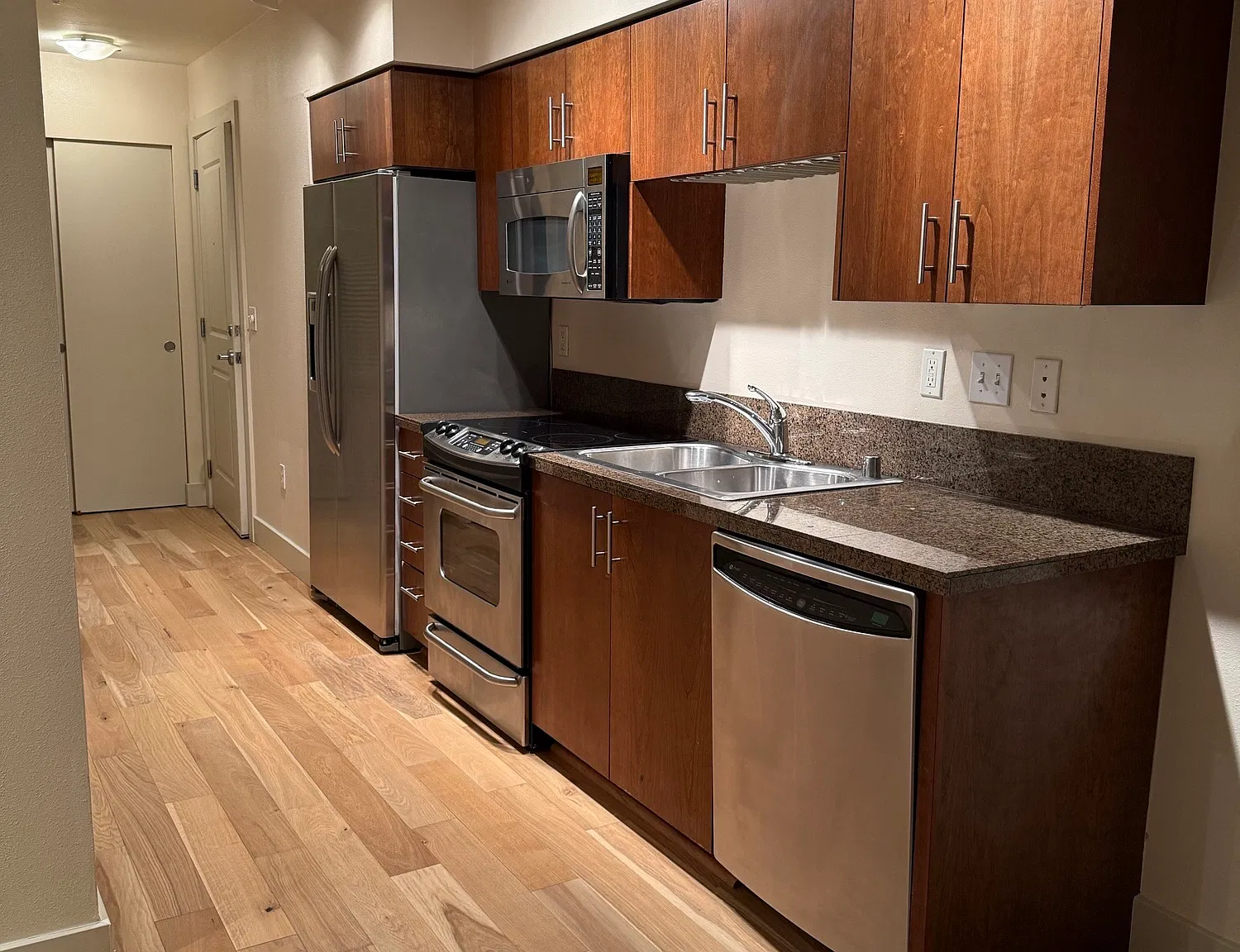 1 bed, 470 sqft, $1,750 — Photo 2
