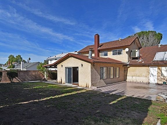 BACKYARD - Large grassy area & huge tiled patio (o