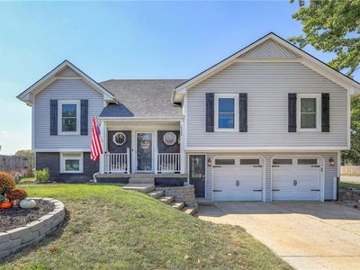 2323 NW Acorn Dr, Blue Springs, MO, 64014