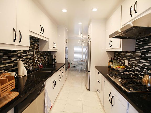 3rd image of 1844 Kelton Ave APT 302