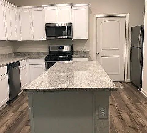 1st image of 1305 Parker Dr #1305