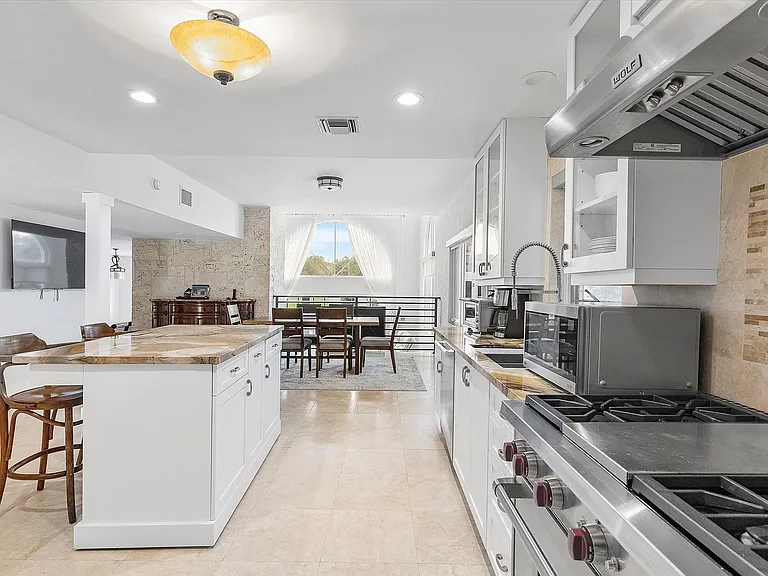 1421 Ponce De Leon Dr — Photo 11