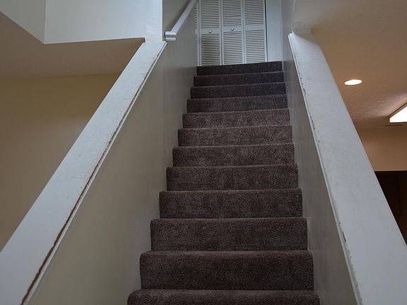 5th image of 4955 Lewiston Dr