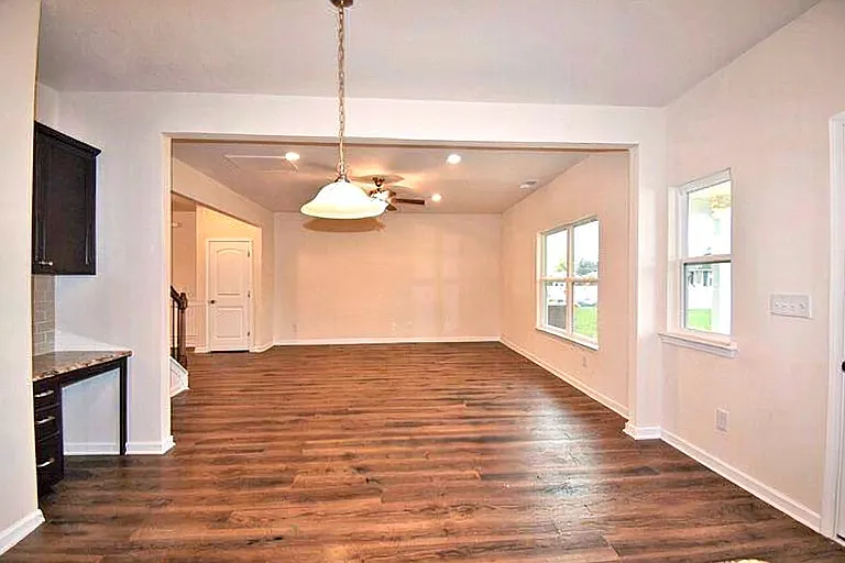 309 Petunia Dr — Photo 16