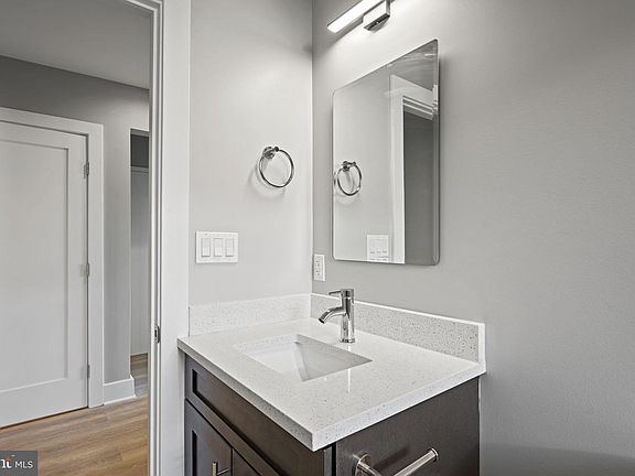 2nd image of 4535 Avondale St APT 1