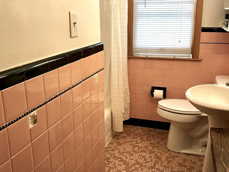 2nd image of 5808 Chicago Ave