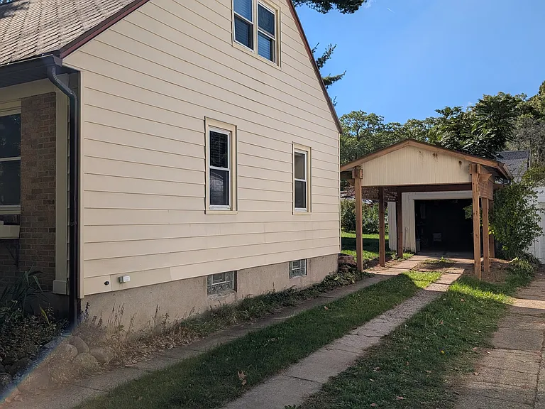 1749 Margaret Ave SE — Photo 18