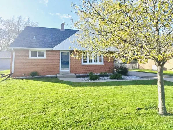 3800 Brooklawn CIRCLE, South Milwaukee, WI 53172