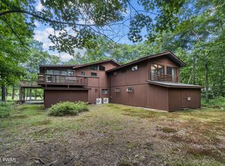 118 Canoebrook Dr, Hawley, PA 18428