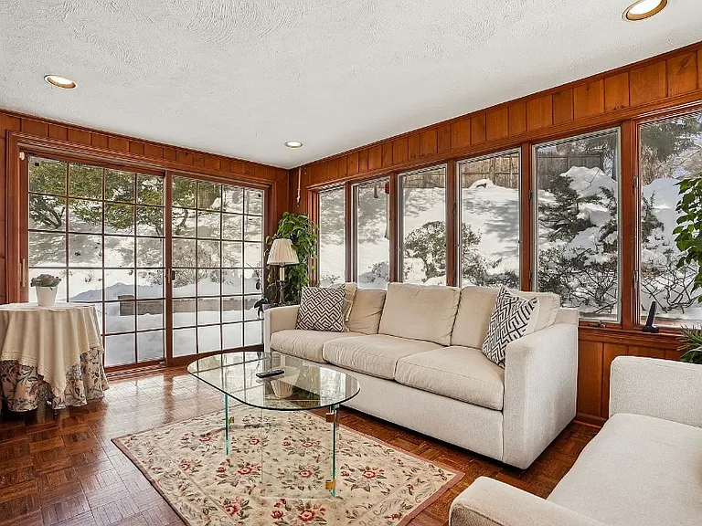 61 Western Dr — Photo 3