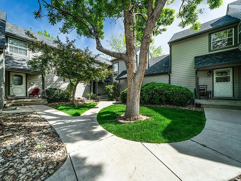 434 Cobblestone Dr — Photo 2